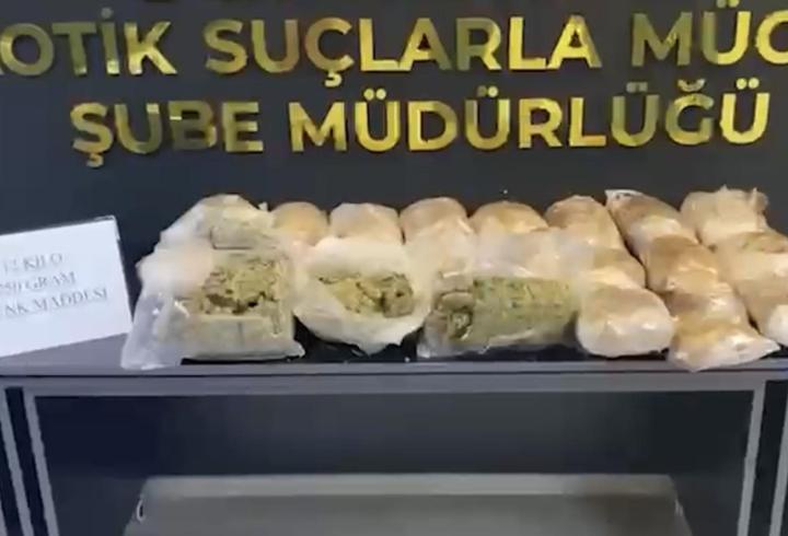 Minibüsteki valizden uyuşturucu çıktı