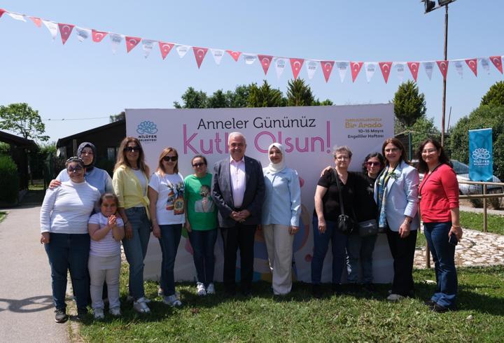 Başkan Şadi Özdemir Anneler Günü’nü ‘Bizim Ev’ katılımcılarıyla kutladı