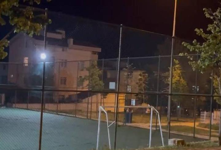 Büyükçekmece'de parkta bıçaklı kavga: 2 ağır yaralı