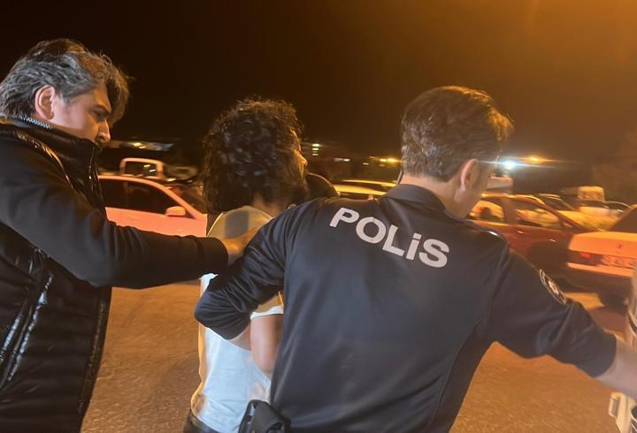 Müdahale ettikleri kadının çocukları tarafından rehin tutulan sağlık görevlilerini polis kurtardı