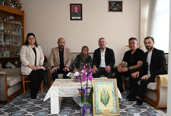 Karacabey Belediye Başkanı’ndan Anneler Günü’nde anlamlı ziyaretler