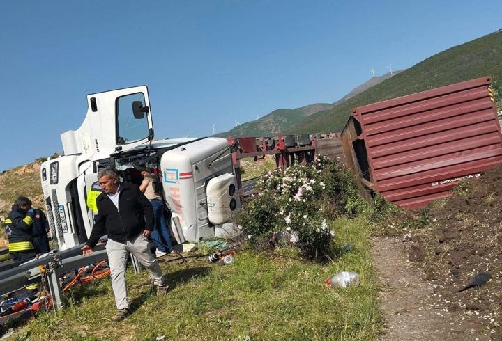 Gaziantep’te devrilen TIR'ın sürücüsü yaralandı