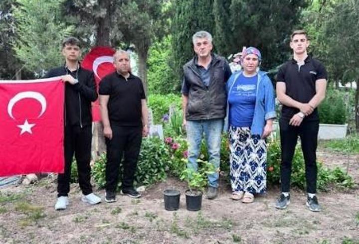 Liseli öğrencilerden Anneler Günü’nde vefa