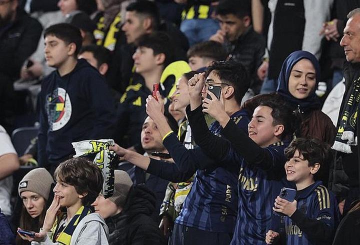 Fenerbahçe’den kadın ve çocuk taraftarlara bilet jesti