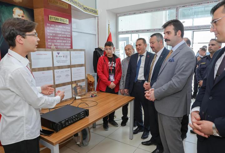 Sandıklı'da TÜBİTAK 4006 Bilim Fuarı