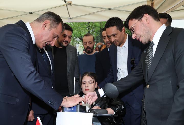Başkan Yazıcıoğlu’ndan özel bireylere akülü araç desteği