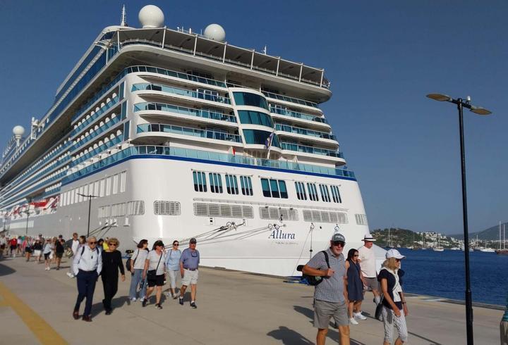 Bodrum'da kruvaziyerle 1142 turist geldi