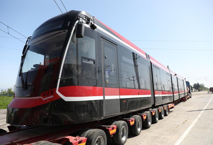 Kent içi ulaşımda 12 yeni tramvaydan ilki Samsun’a getirildi