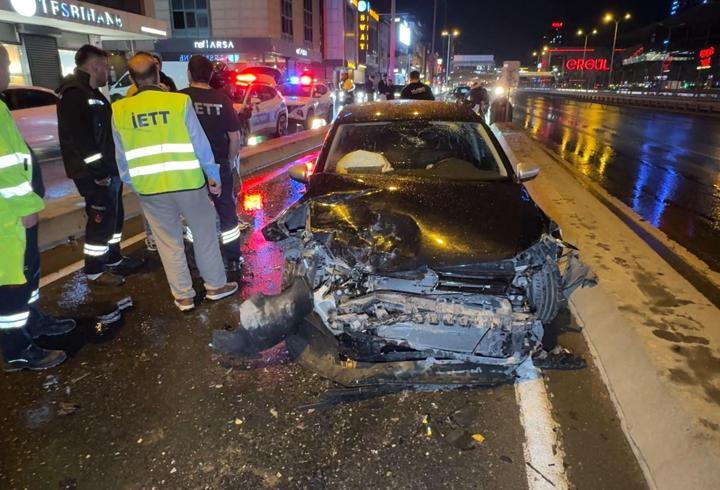 Avcılar'da üç aracın karıştığı zincirleme kaza: 2 yaralı