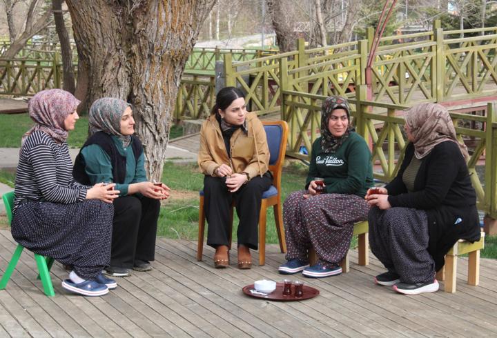 Depremzede kadınlar, kooperatifle hayata yeniden tutunuyor