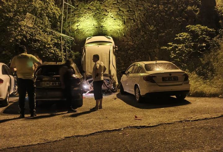 Polisten kaçarken aracı istinat duvarından düştü