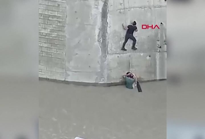 Akıntıda can pazarı! İple hayata tutundu