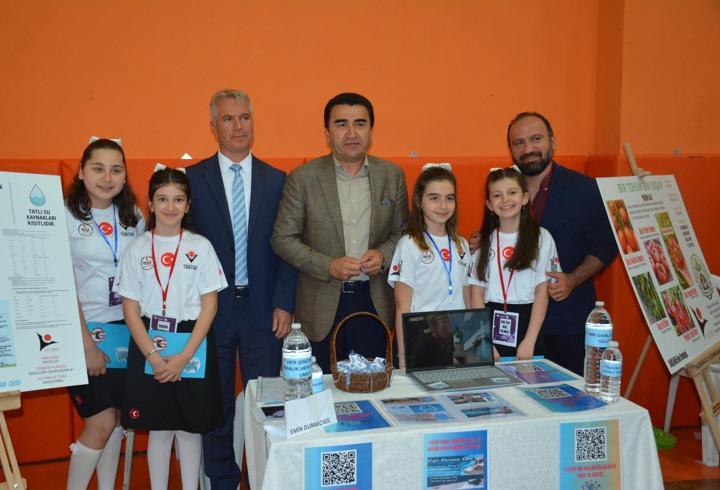 Ortaokul öğrencileri ‘TÜBİTAK 4006 Bilim Fuarı’nda projelerini sergiledi