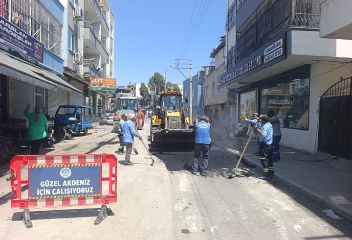 Akdeniz'de yol ve kaldırımlar yenileniyor