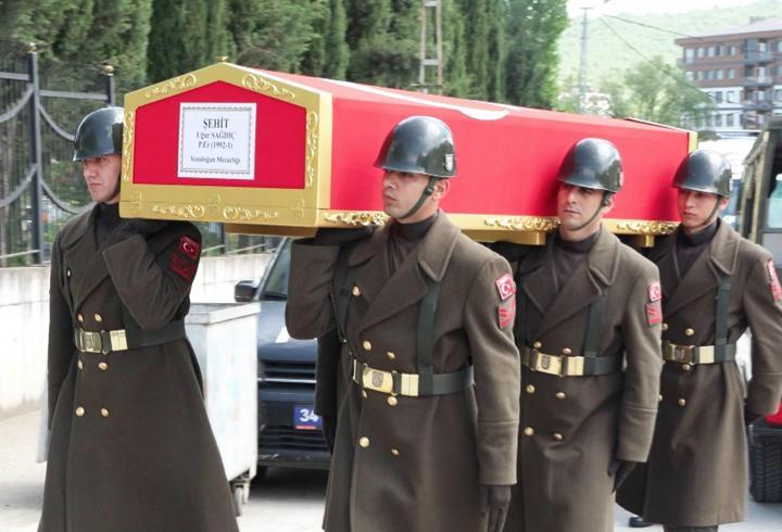 Şehit askerin cenazesi, ailesinin isteği üzerine 14 yıl sonra Tokat’tan İstanbul’a nakledildi