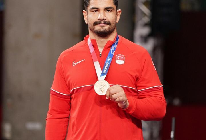 Şampiyon güreşçiler, 16. Emiralem Çilek Festivali'nde