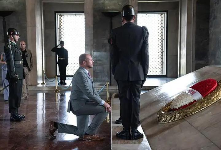 Anıtkabir'de diz çökmüştü: Belçikalı bakan ‘yine yaparım’ dedi! “Dünyanın Atatürk gibi insanlara ihtiyacı var”
