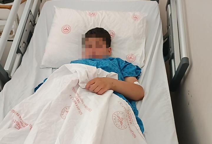 İlkokul öğrencisi, parkta tüfekle bacağından vuruldu