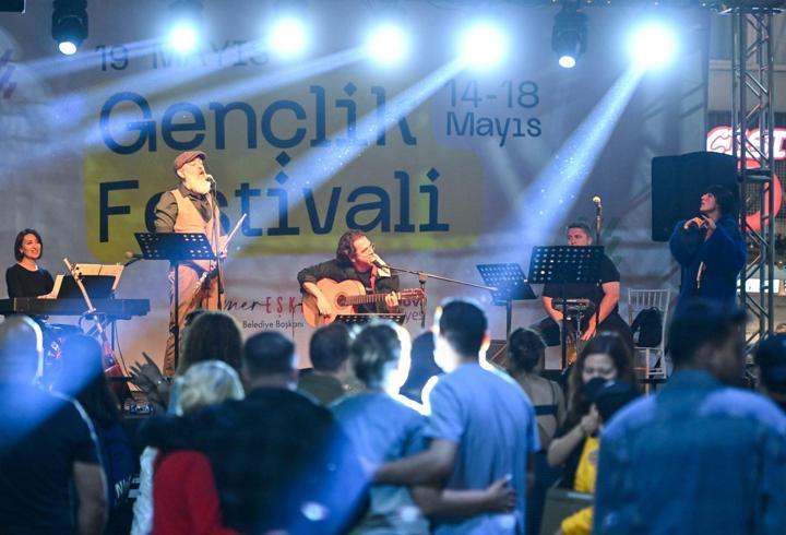 19 Mayıs Gençlik Sahnesi Küçükpark'ta kuruldu