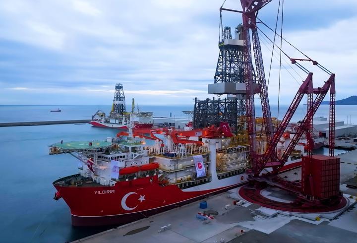 Yıldırım sondaj gemisi Karadeniz’de ilk görevine başladı