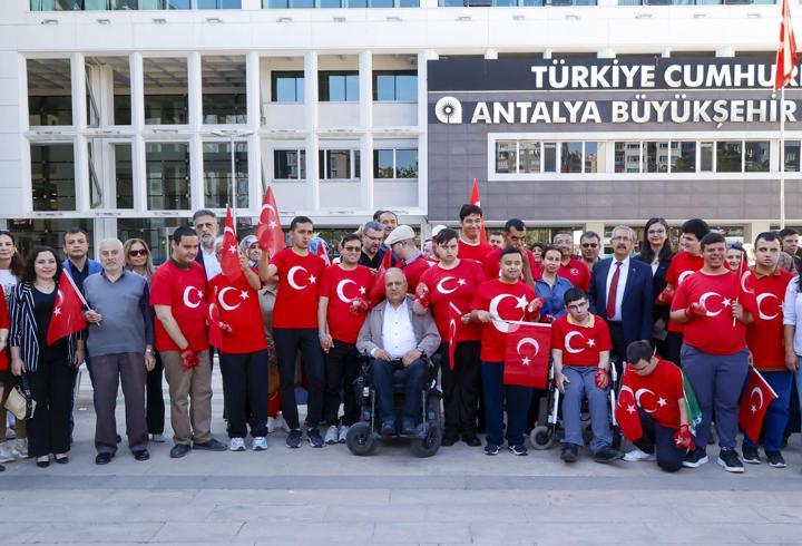 Özel bireyler 1 günlüğüne asker oldu