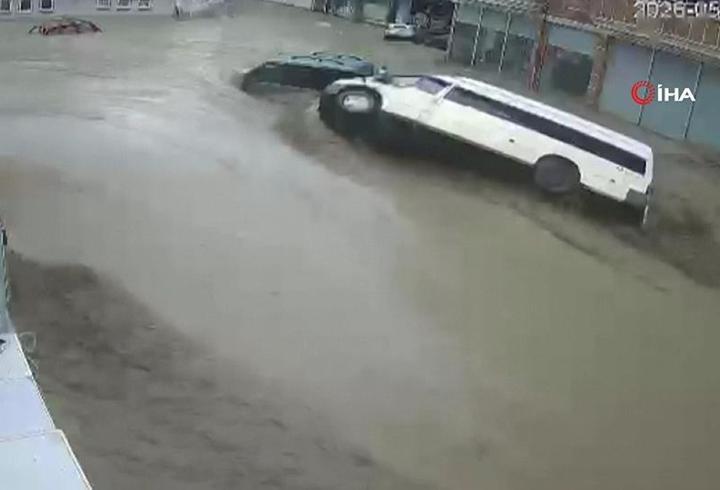 Samsun'daki sel kamerada: Ne var ne yok önüne kattı götürdü