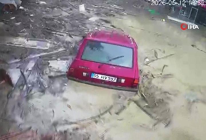 Samsun'daki sel kamerada: Ne var ne yok önüne kattı götürdü