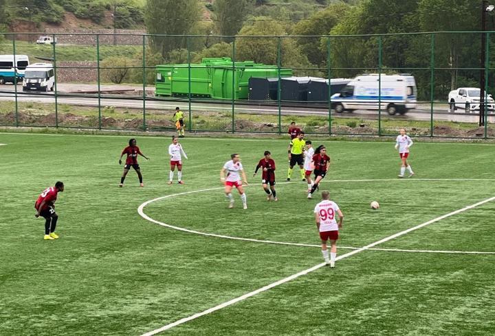 Yüksekova Spor Kadın Futbol Takımı evinde kazandı: 3-1