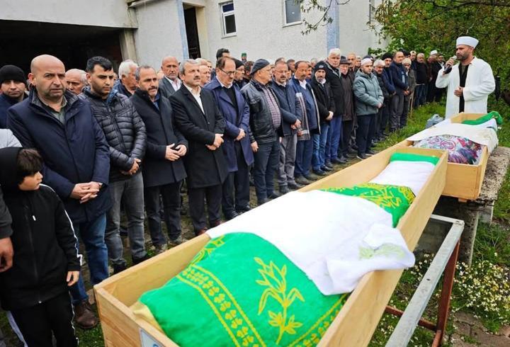 Aynı gün hayatını kaybeden anne ve oğlu toprağa verildi