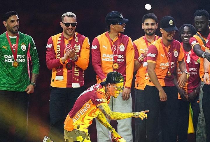 Galatasaray, şampiyonluğunu kutladı! Aslan, kupasına kavuştu! İşte o anlar