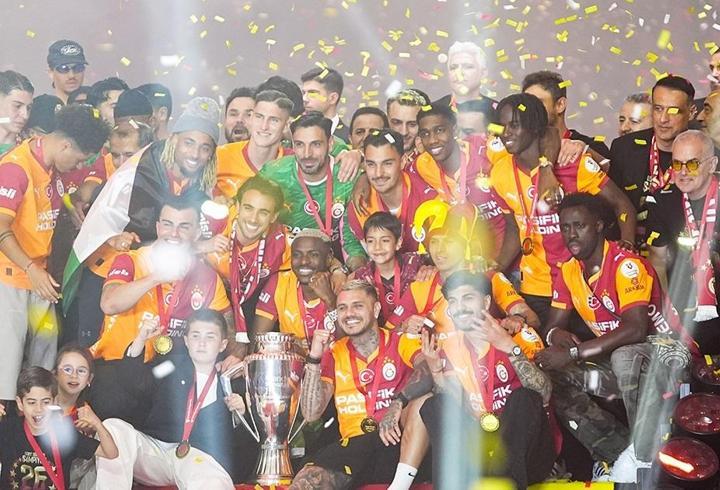 Galatasaray, şampiyonluğunu kutladı! Aslan, kupasına kavuştu! İşte o anlar