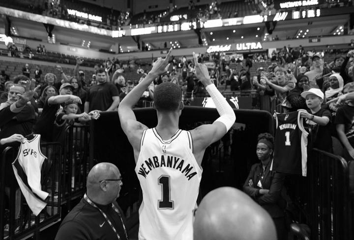 NBA'de Timberwolves'u eleyen Spurs, Batı Konferansı finaline yükseldi