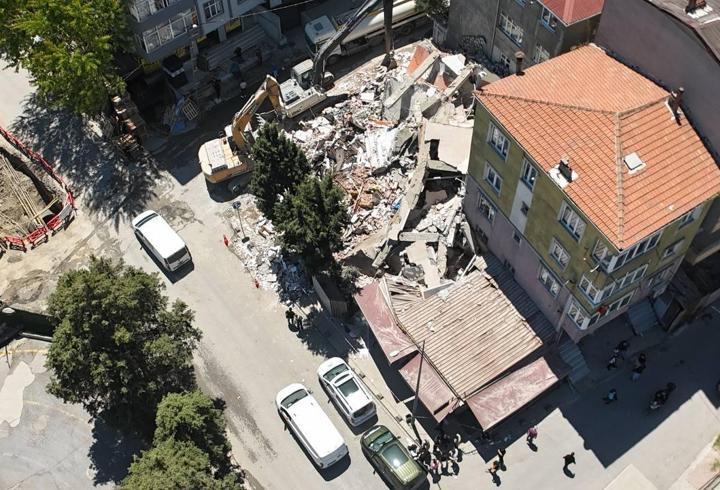 Halkalı’da kentsel dönüşüm kapsamındaki 5 katlı bina çöktü