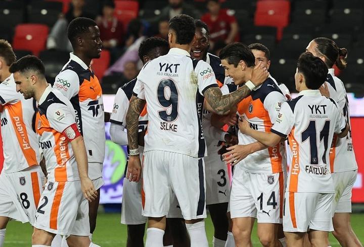 Başakşehir galibiyetle tamamladı, Avrupa umudu arttı