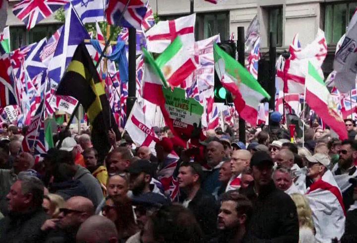 Londra sokaklarında çifte protesto