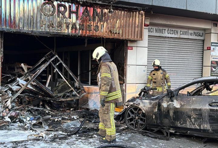 Şişli’de otomobil iş yerine girdi, yangın çıktı: 2 yaralı