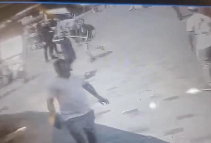 Taksim’de kazmayla esnafa saldırdılar; tekme tokat dayak yediler