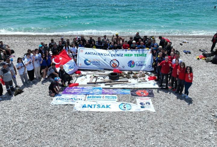 Denizden 20 ton atık çıkartıldı