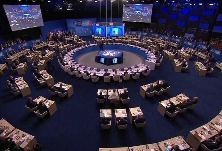 NATO zirvesinde Macron'a parkur arayışı