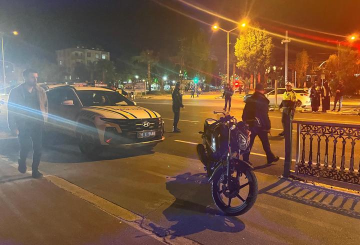 Kilis’te TIR ile motosiklet çarpıştı; 2 yaralı
