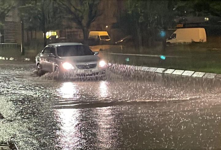 Kayseri'de sağanak sele dönüştü; yollar göle döndü