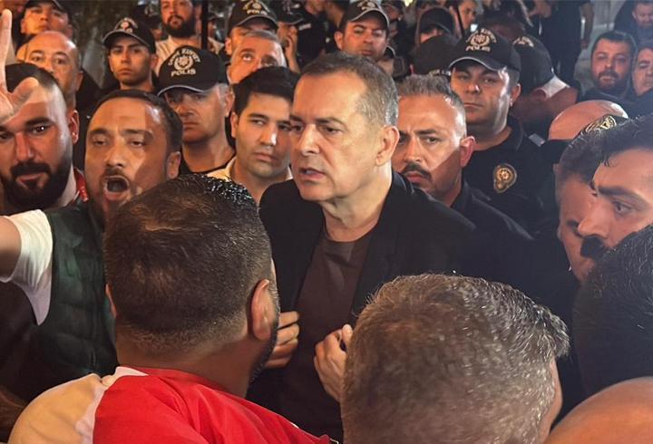 Antalyaspor taraftarları, başkan Perçin'e tepki gösterdi