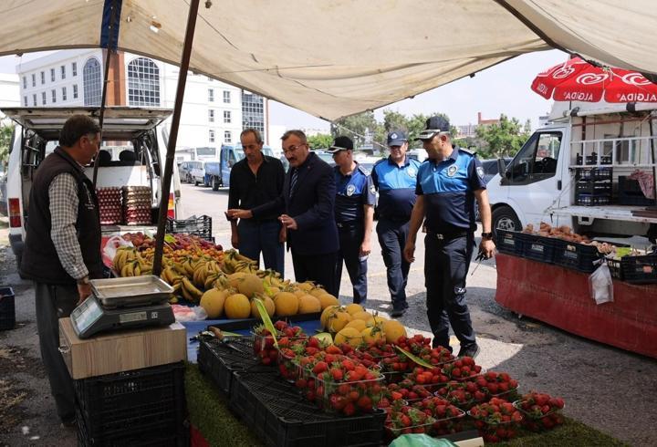 Akdeniz zabıtasından pazarlarda denetim