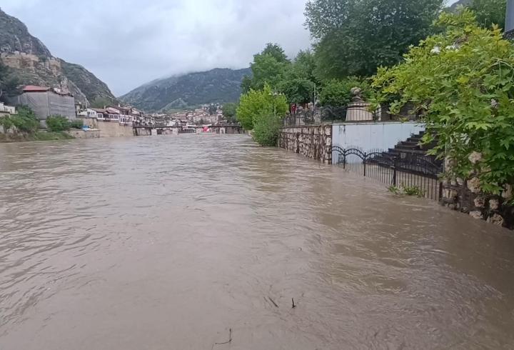 Amasya Valisi Bakan’dan Yeşilırmak uyarısı