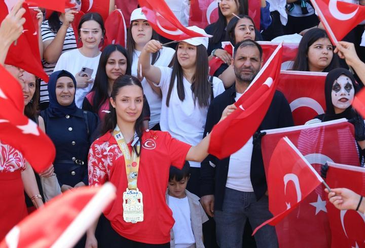 Avrupa Şampiyonu Nehir’e Turgutlu’da coşkulu karşılama