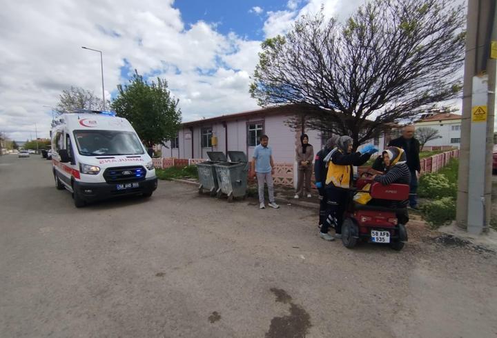 Şarkışla'da otomobil ile üç tekerli elektrikli motosiklet çarpıştı: 1 yaralı