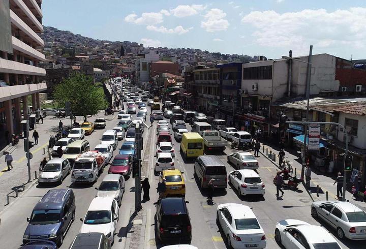 İzmir'de trafiğe kayıtlı araç sayısı arttı