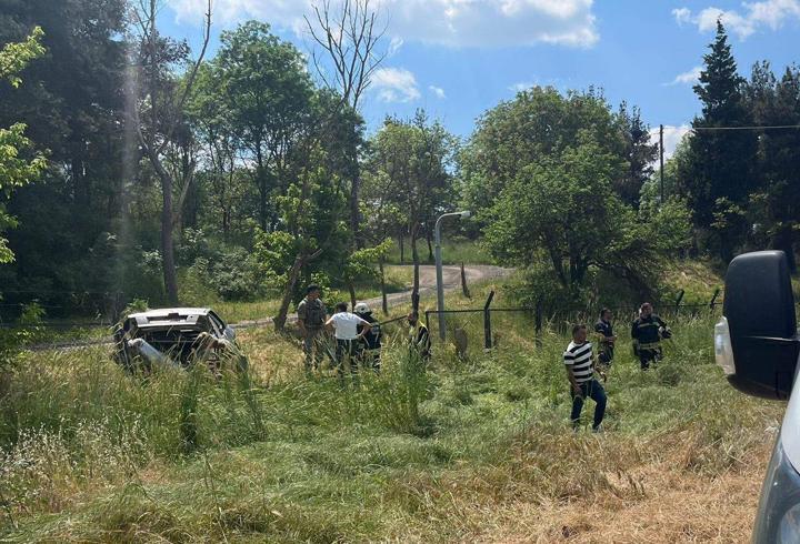 Çorlu'da kontrolden çıkan otomobil askeri bölgeye girdi