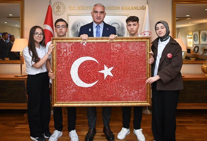 Bakan Ersoy, genç sanatçıları kabul etti