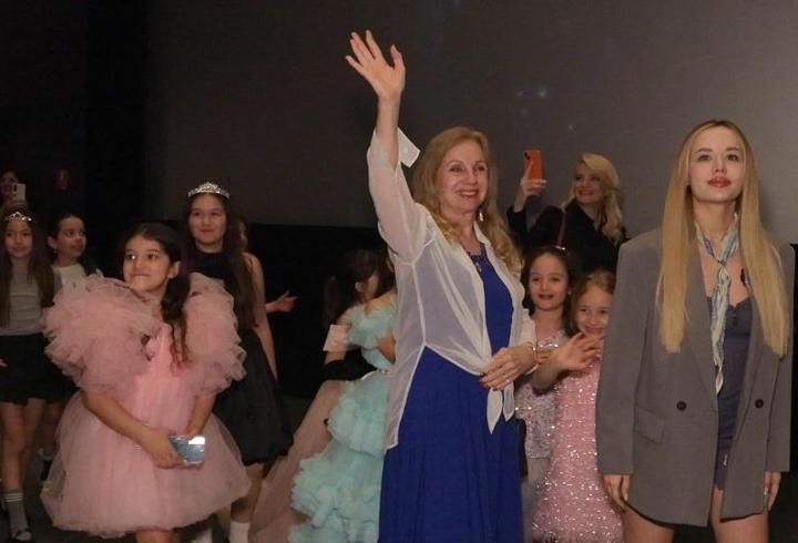 Miniklere 'Sihirli Annem' sürprizi! Kahramanlar bir anda gerçek oldu